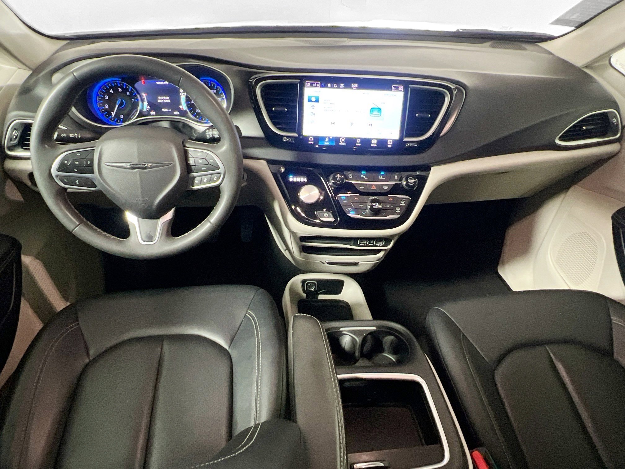 Used 2024 Chrysler Pacifica Touring-L image 30