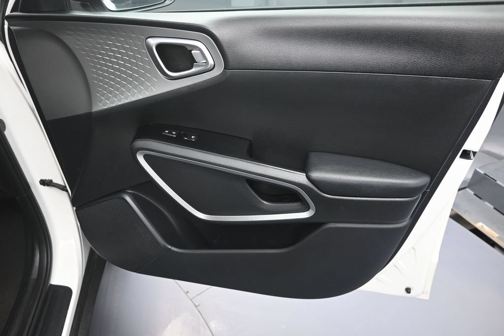 Used 2023 Kia Soul LX FWD image 31