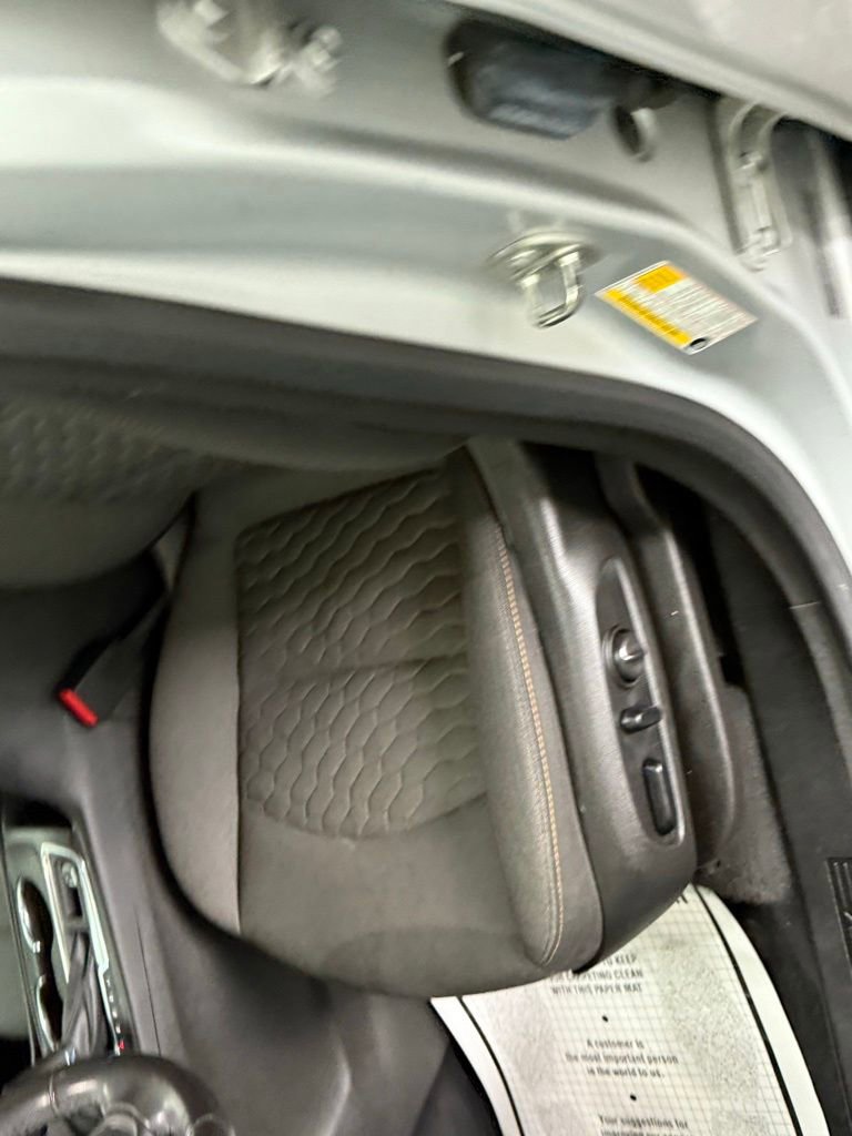 Used 2019 Chevrolet Equinox LT image 16