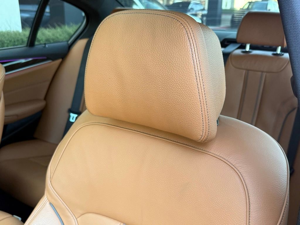 Used 2022 BMW M550i xDrive w/ Premium Package image 3