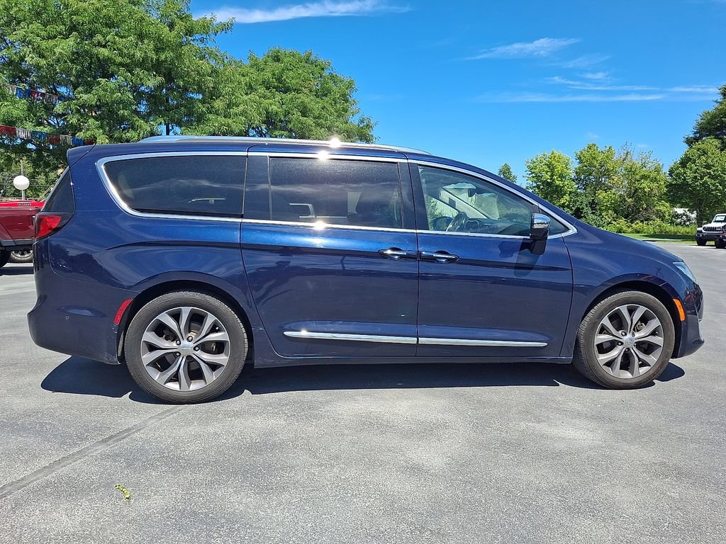 Used 2019 Chrysler Pacifica Limited w/ Tire & Wheel Group FWD image 7