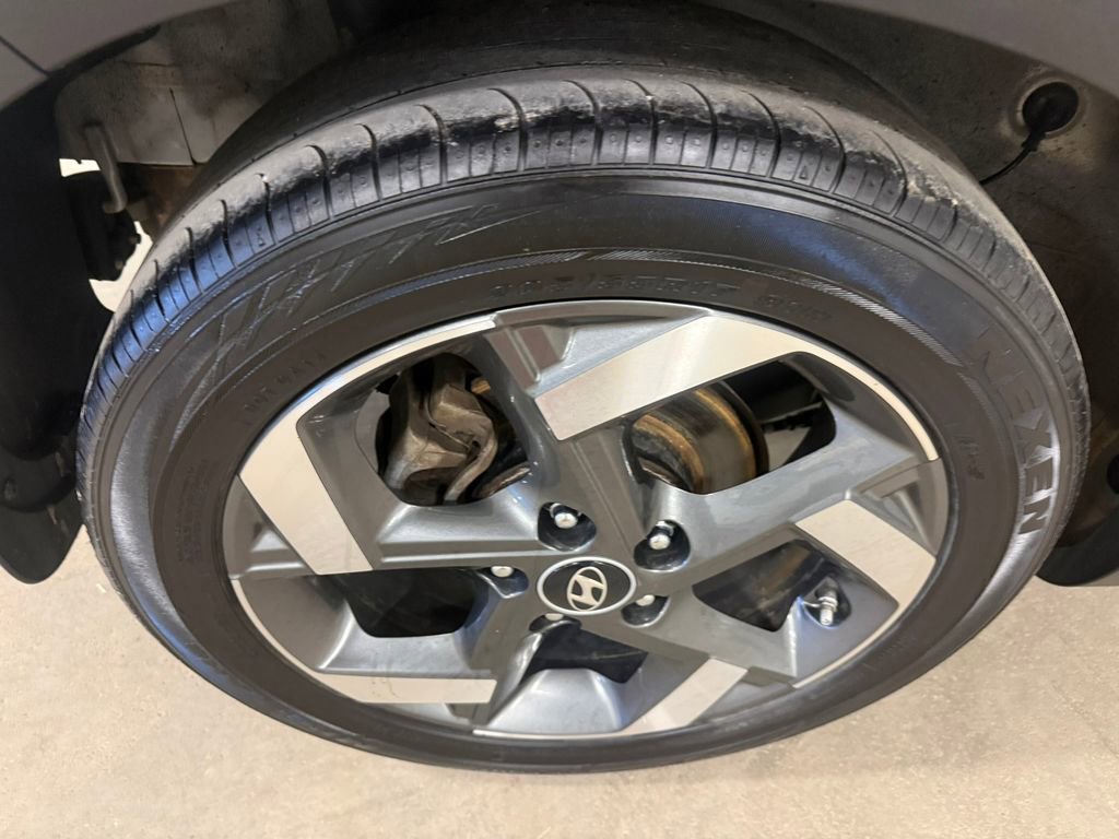 Certified 2022 Hyundai Venue SEL image 17