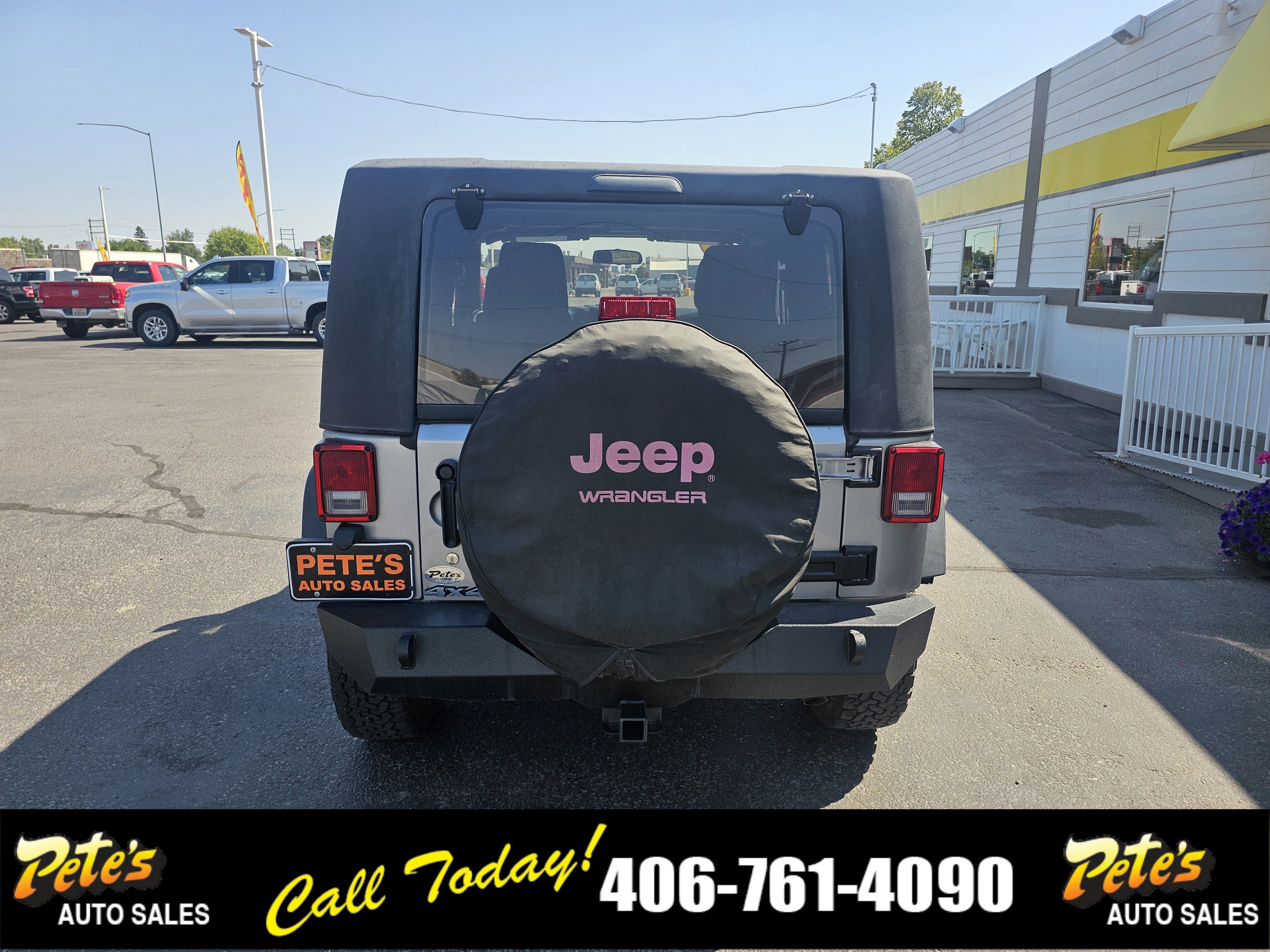 Used 2014 Jeep Wrangler Rubicon w/ Connectivity Group AWD/4WD image 3