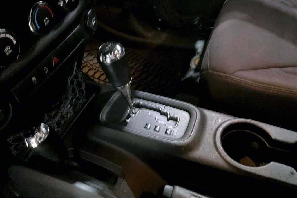 Used 2013 Jeep Wrangler Unlimited Sport image 12