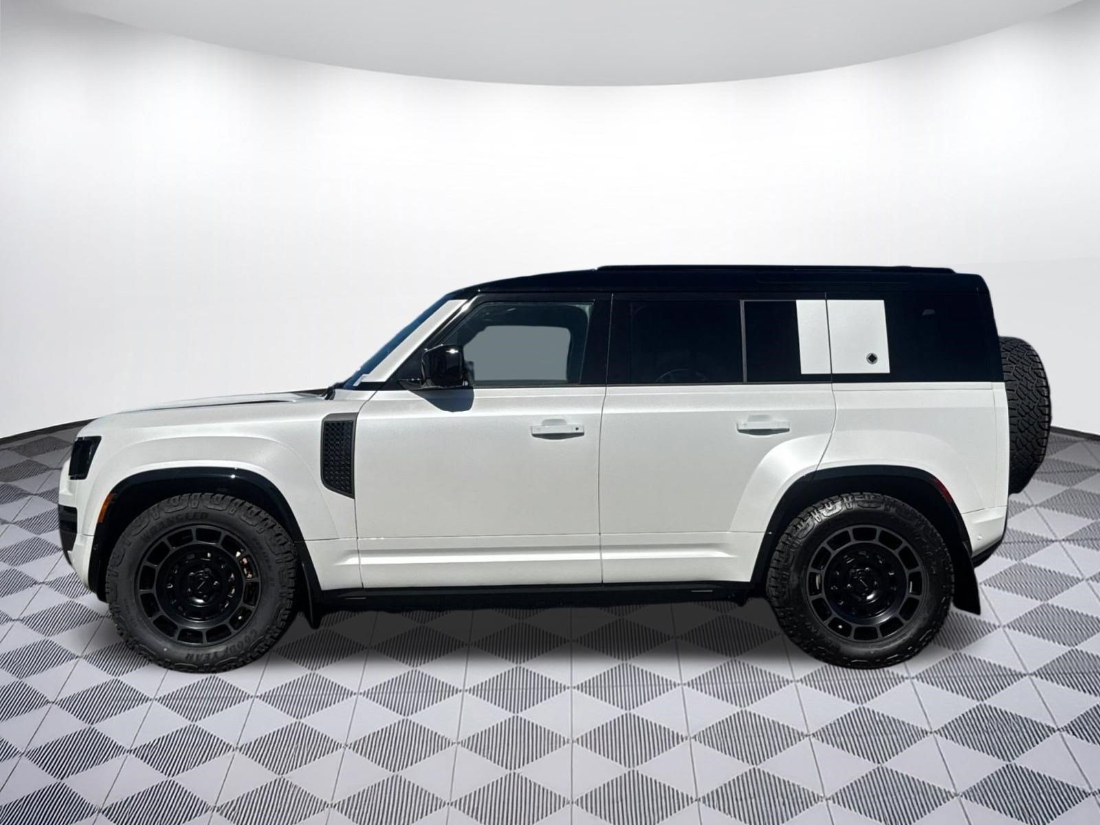 New 2026 Land Rover Defender 110 OCTA AWD/4WD image 2