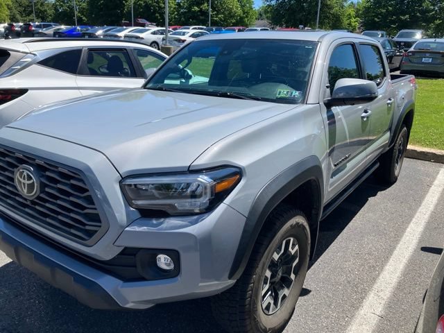 Used 2021 Toyota Tacoma TRD Off-Road w/ TRD Premium Off Road Package AWD/4WD image 2