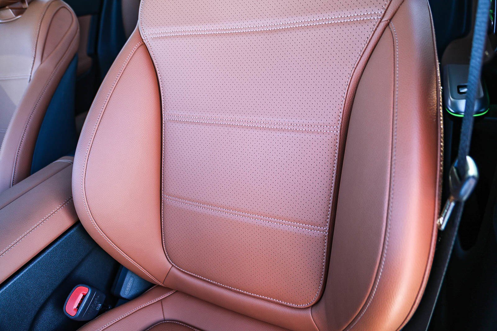 Used 2025 Mercedes-Benz GLC 300 4MATIC image 24