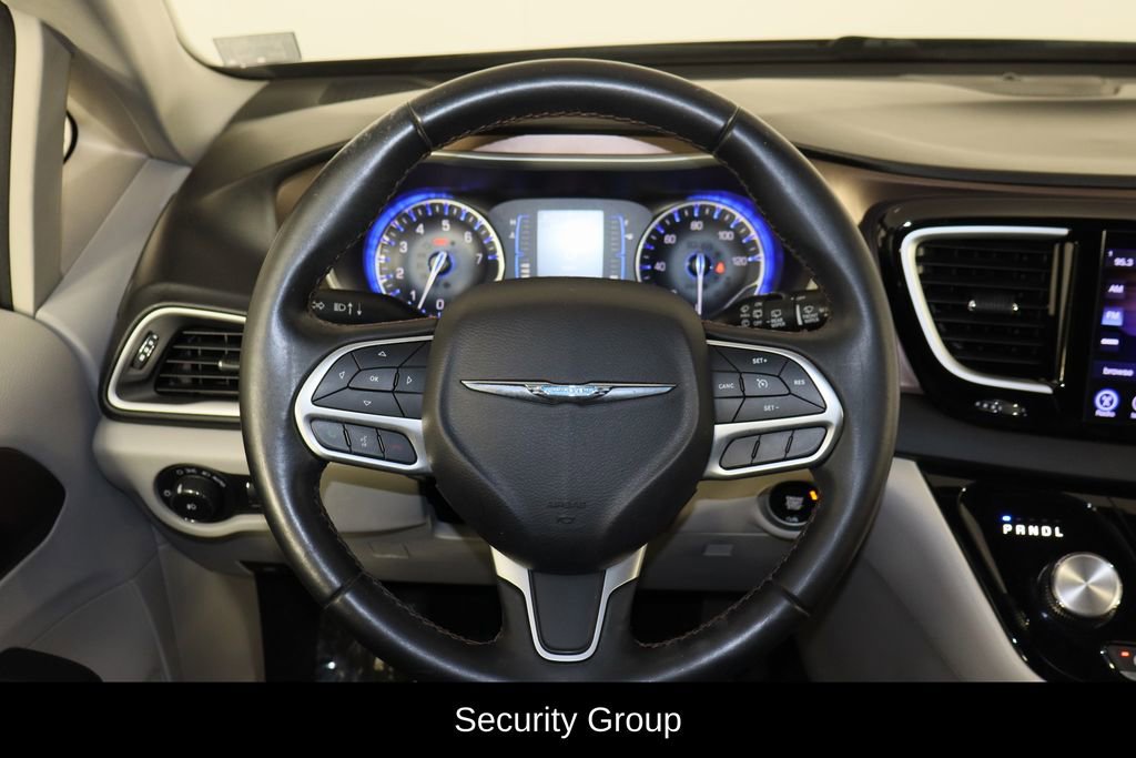 Used 2017 Chrysler Pacifica Touring-L w/ Tire & Wheel Group image 7