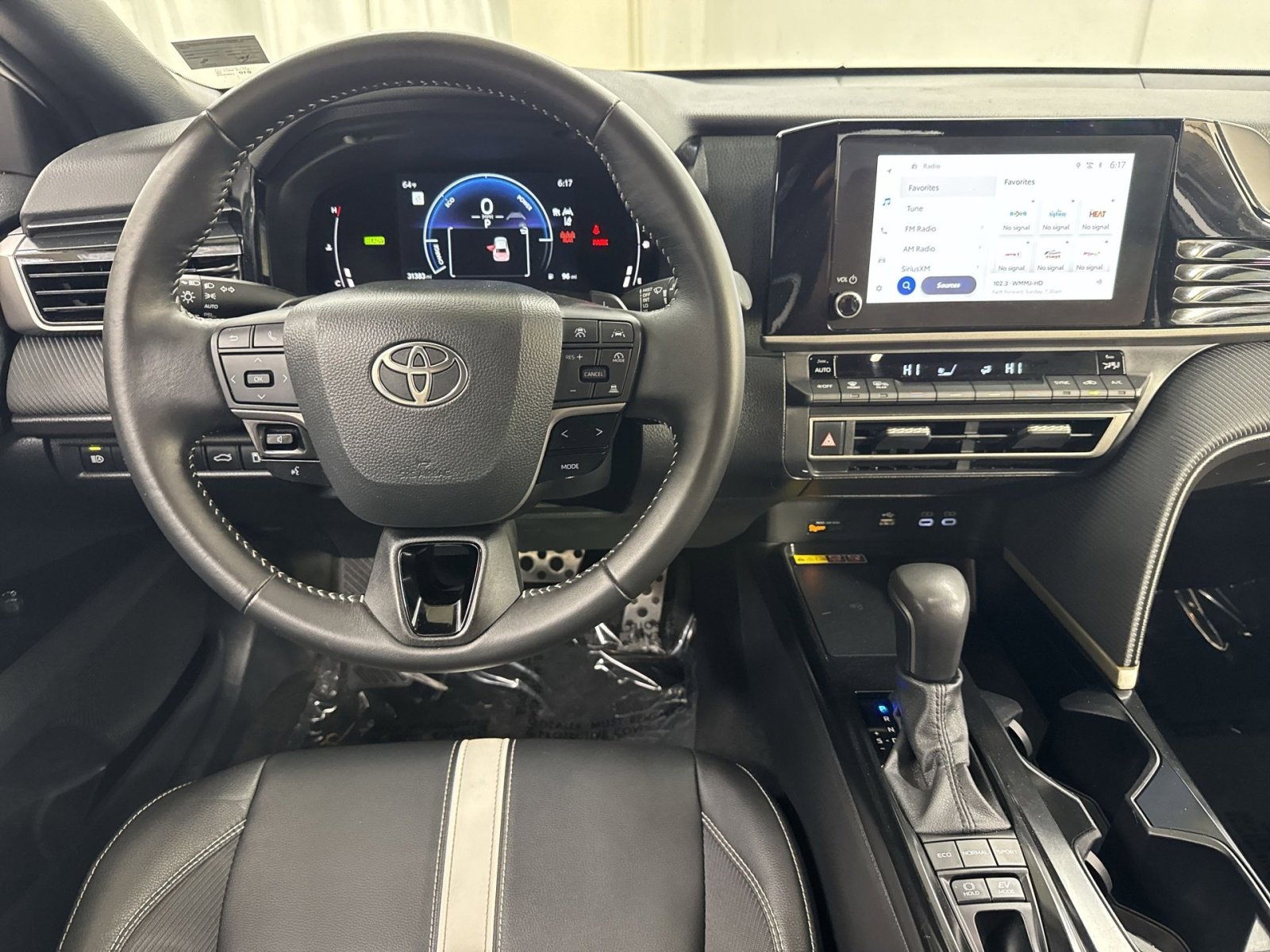 Used 2025 Toyota Camry SE FWD image 34