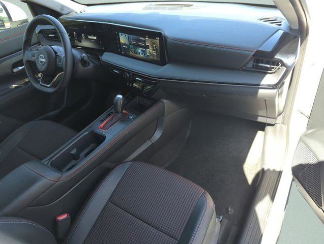 Certified 2025 Nissan Kicks SR FWD image 18