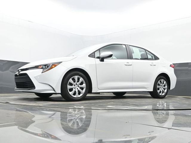 Used 2025 Toyota Corolla LE w/ Convenience Package image 25