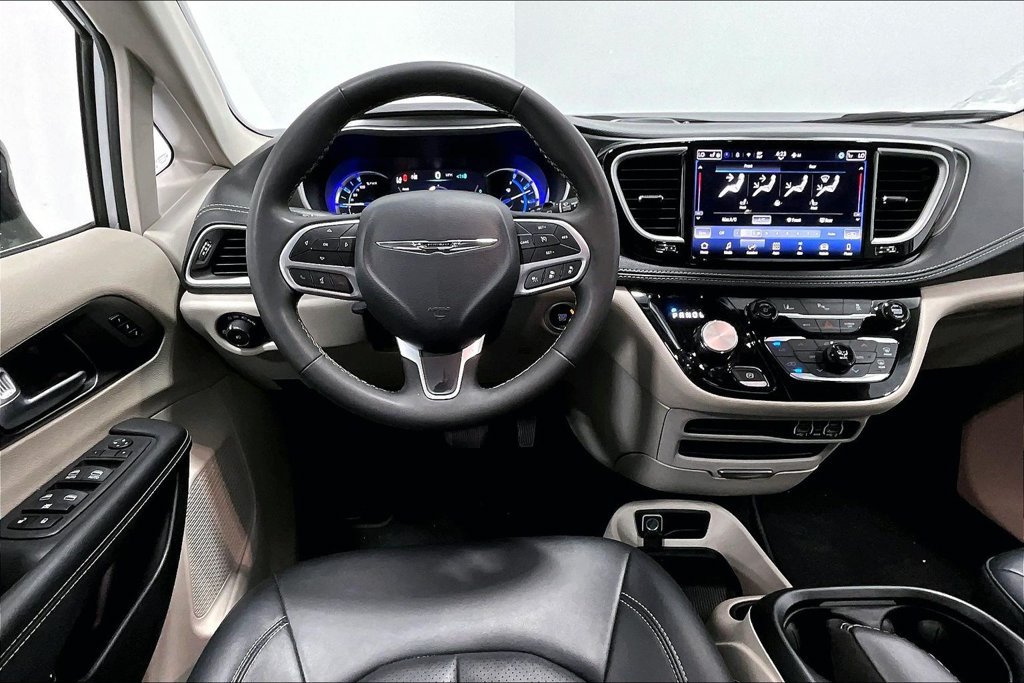 Used 2024 Chrysler Pacifica Limited FWD image 6