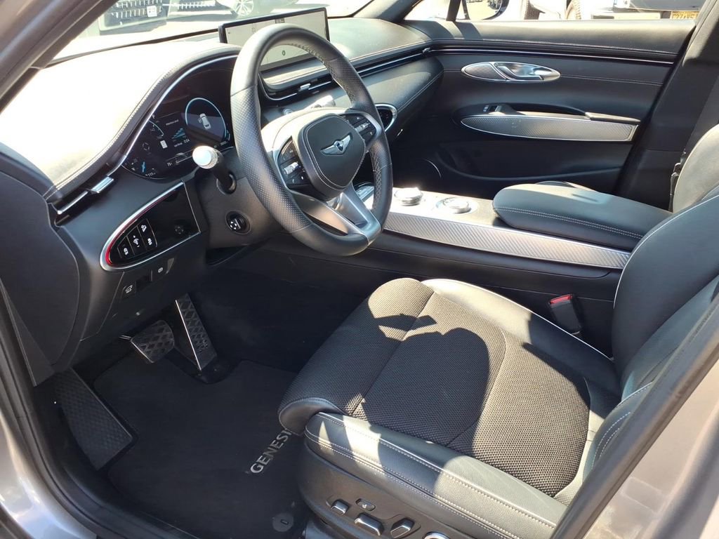 Used 2023 Genesis GV70 2.5T w/ Sport Prestige Package AWD/4WD image 15