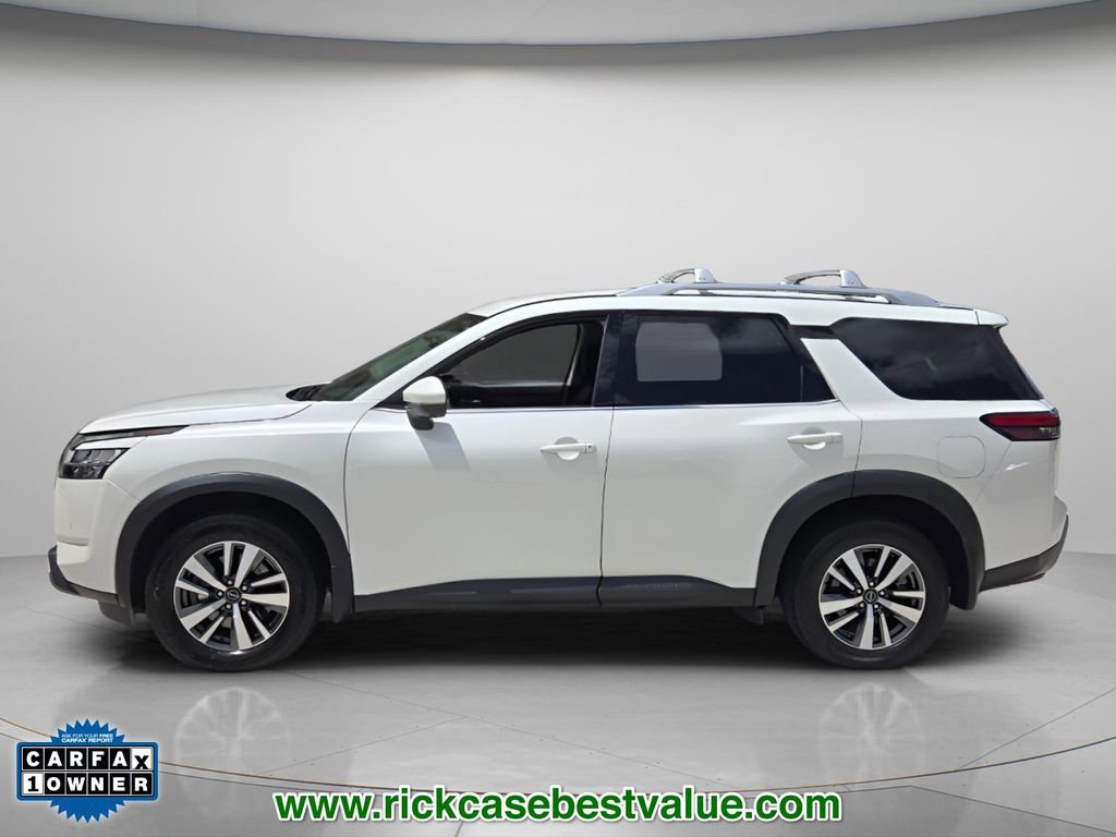Used 2024 Nissan Pathfinder SL w/ Cargo Package FWD image 3