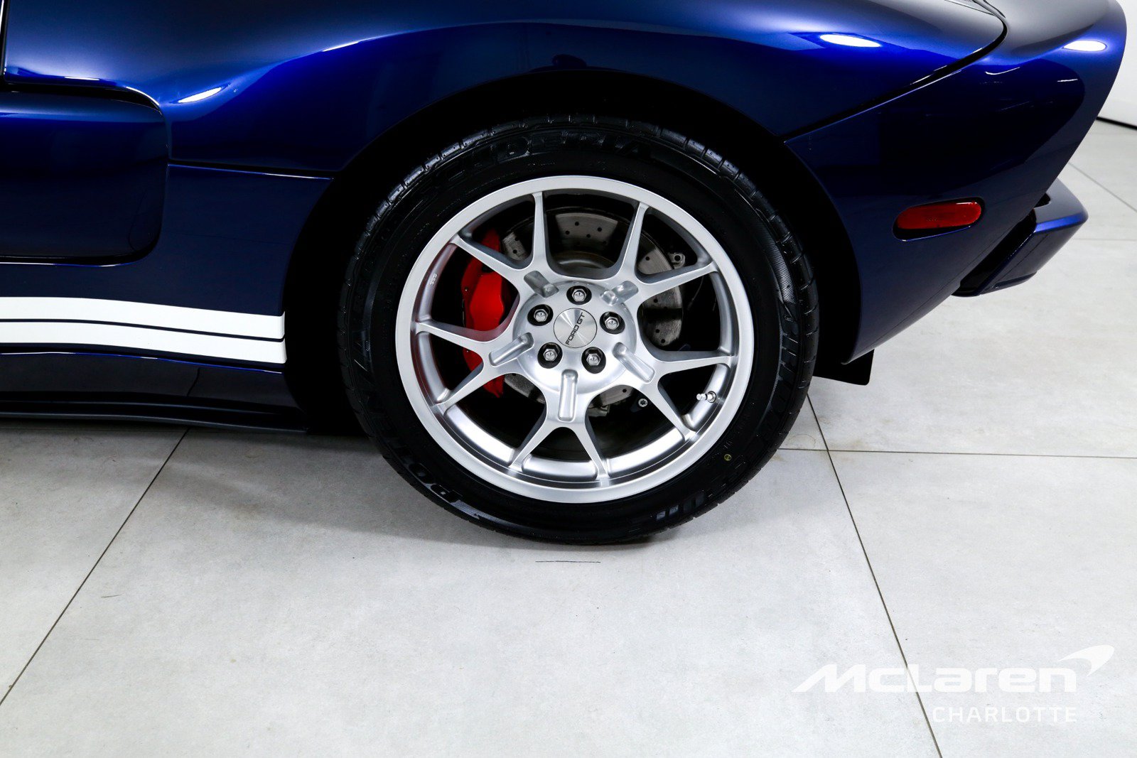 Used 2005 Ford GT RWD image 29