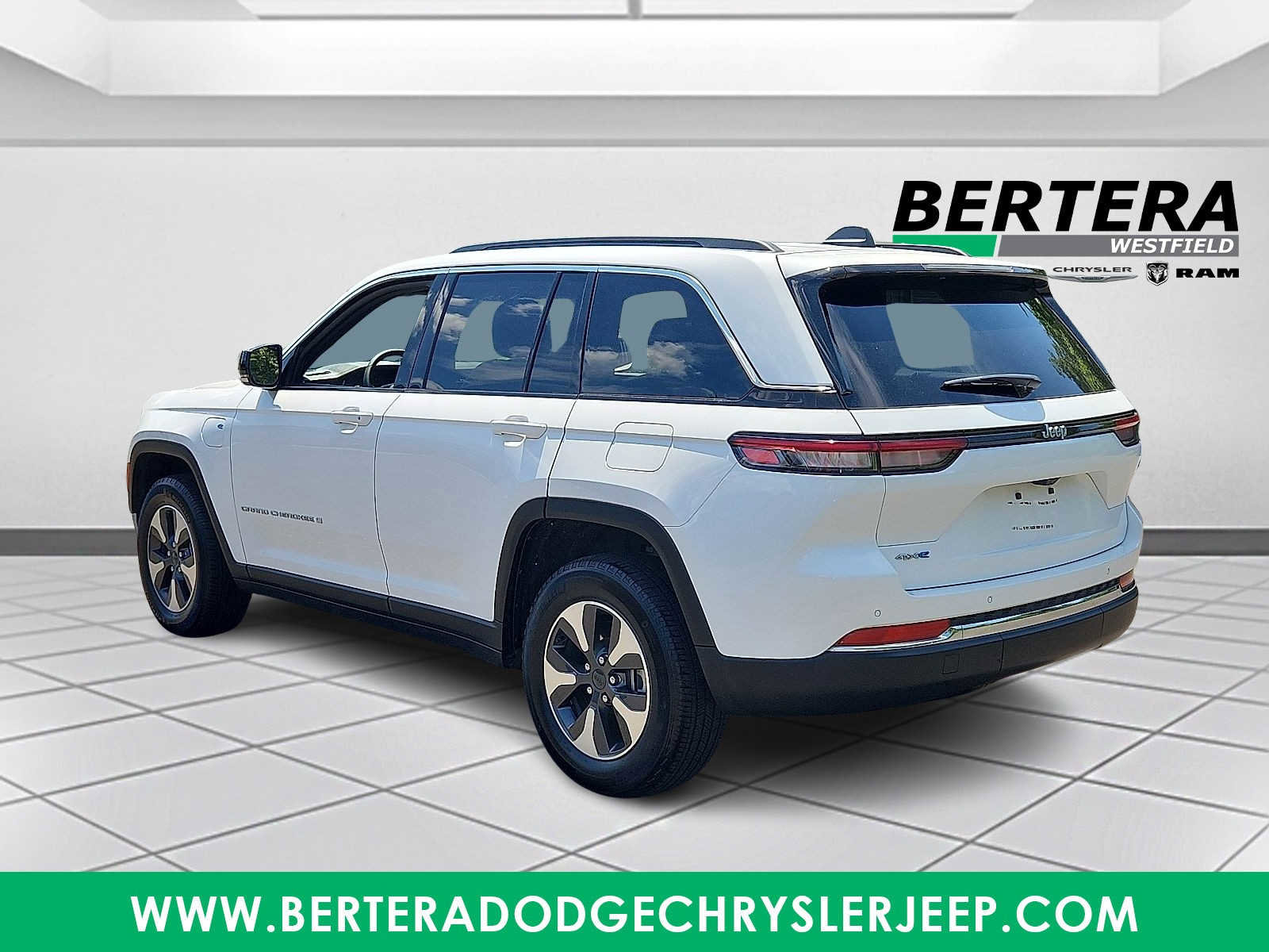 Used 2024 Jeep Grand Cherokee Limited 4xe image 4