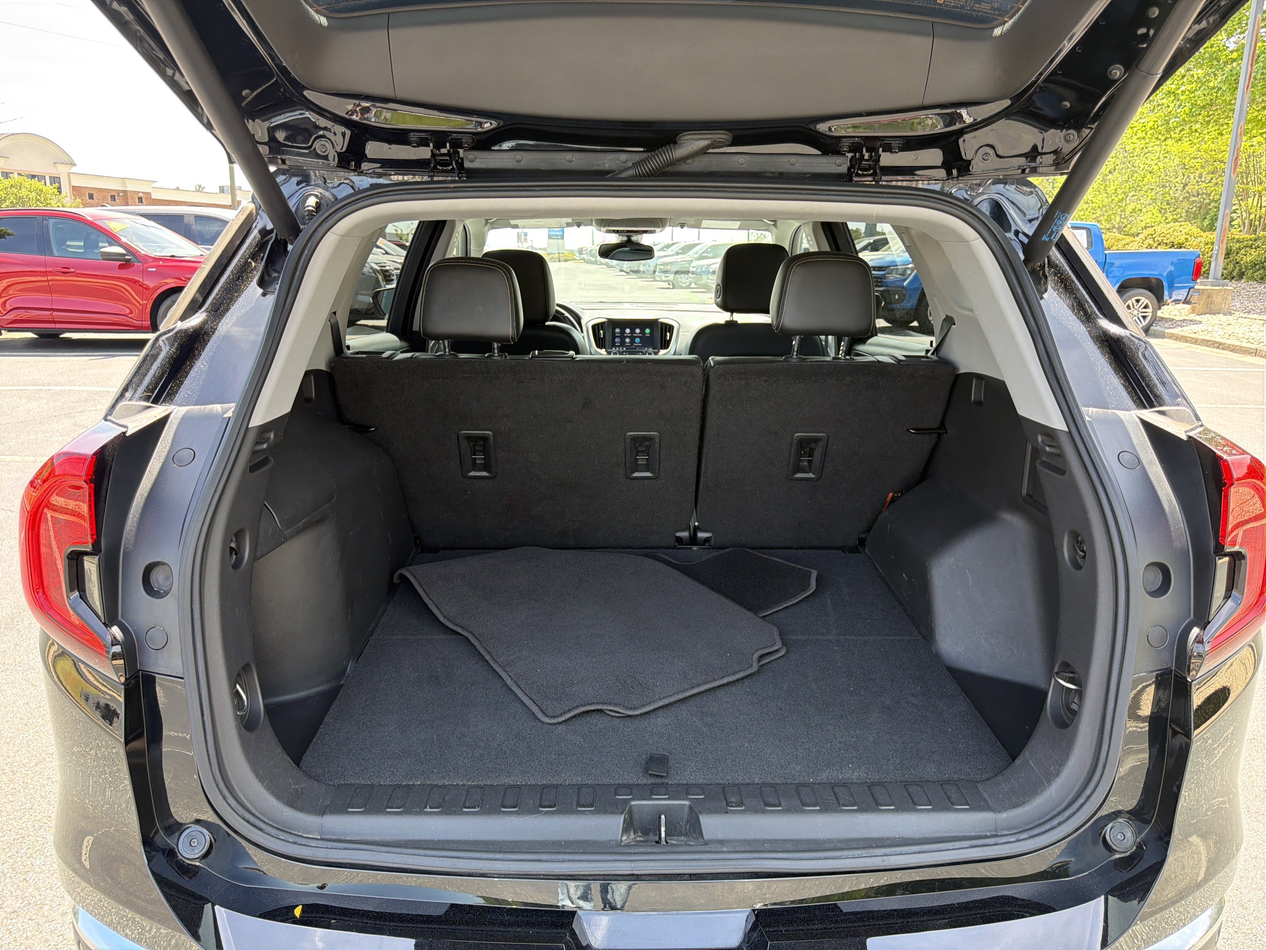 Used 2022 GMC Terrain SLT w/ Tech Package AWD/4WD image 18