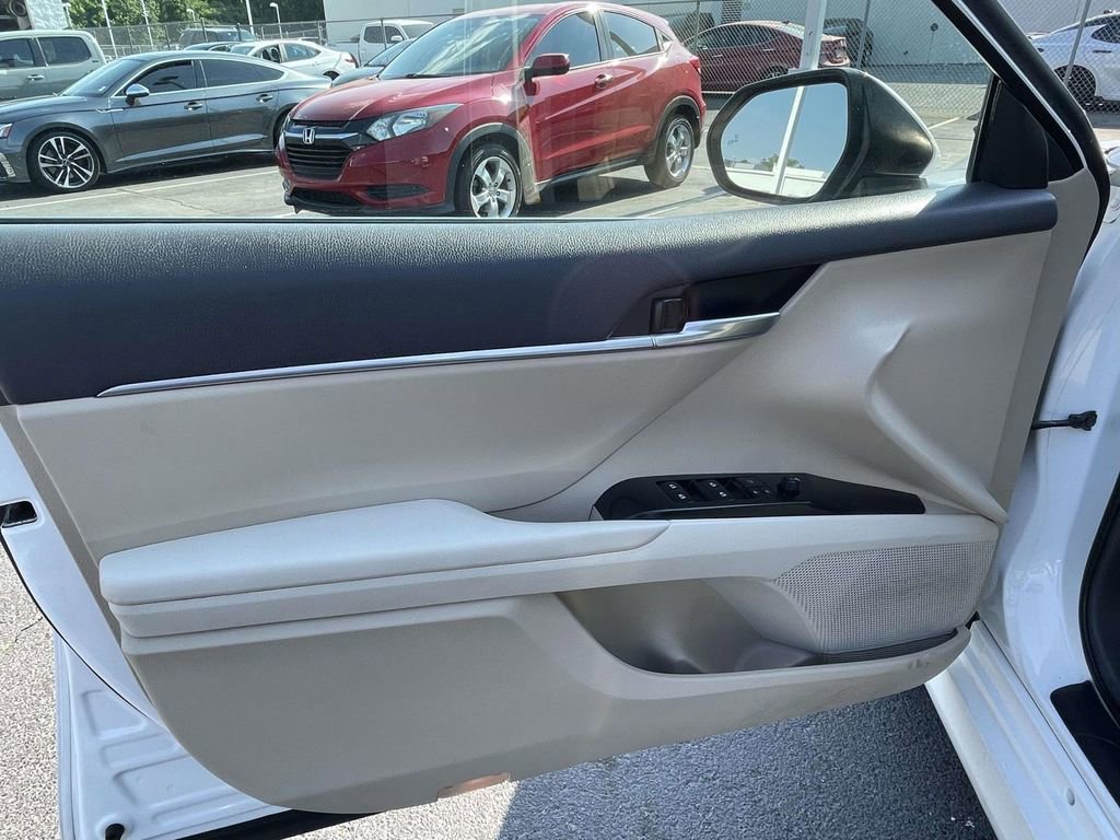 Used 2018 Toyota Camry LE w/ Convenience Package FWD image 19