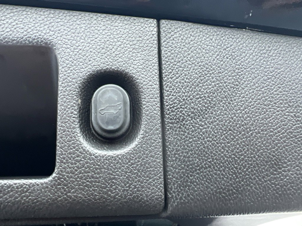 Used 2017 GMC Yukon XL SLT w/ Open Road Package image 29