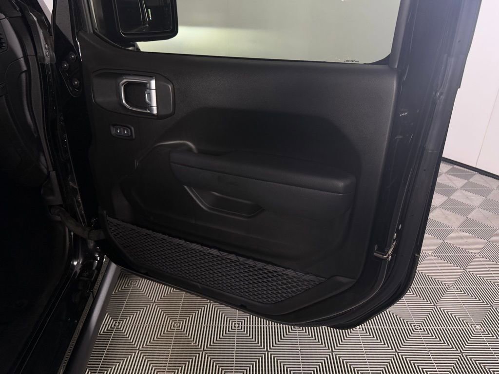 Used 2024 Jeep Wrangler Unlimited Rubicon w/ Capability Package image 34