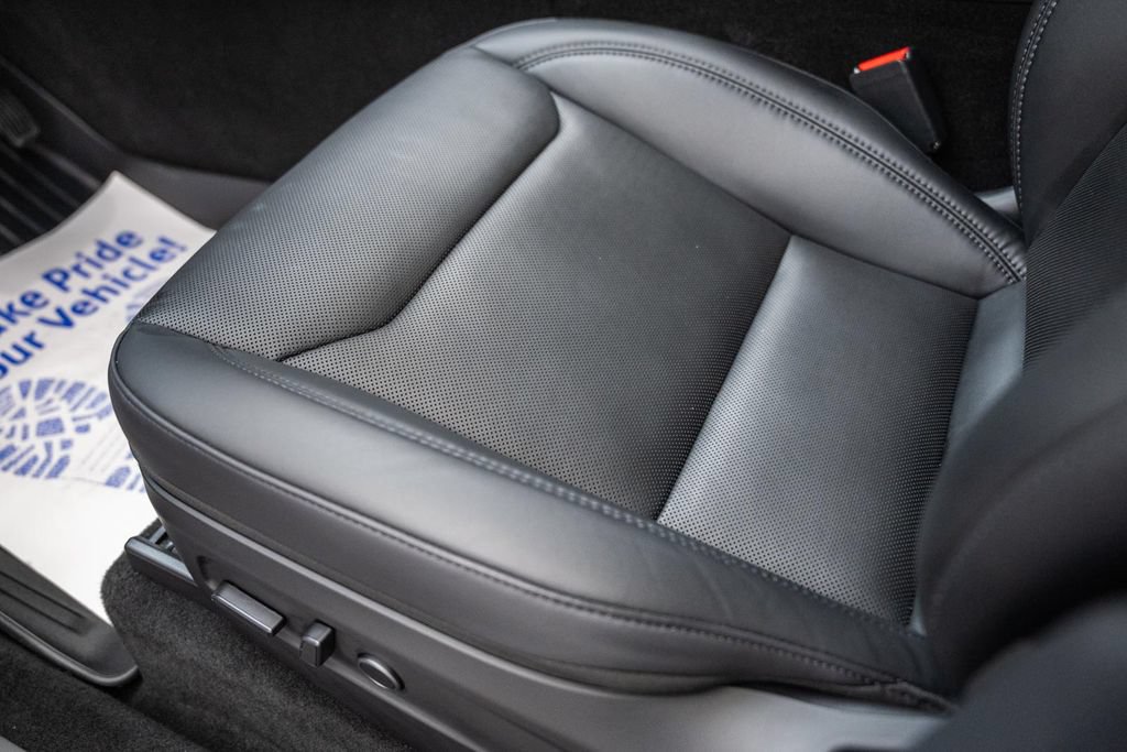 Used 2026 Tesla Model Y 2WD image 31