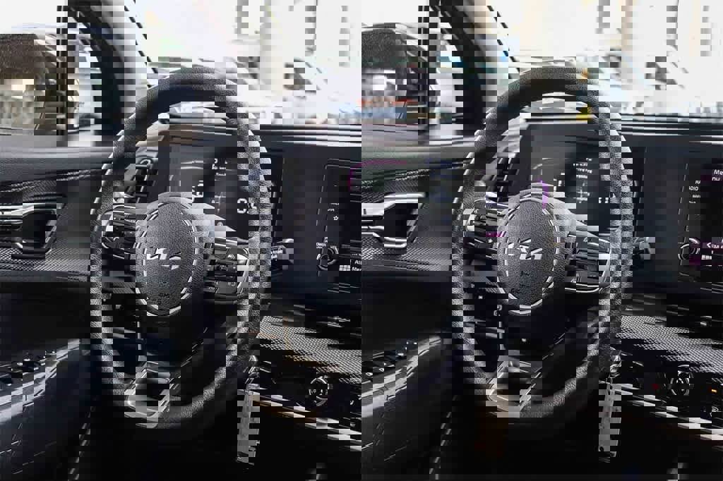 Used 2024 Kia Sportage LX image 16