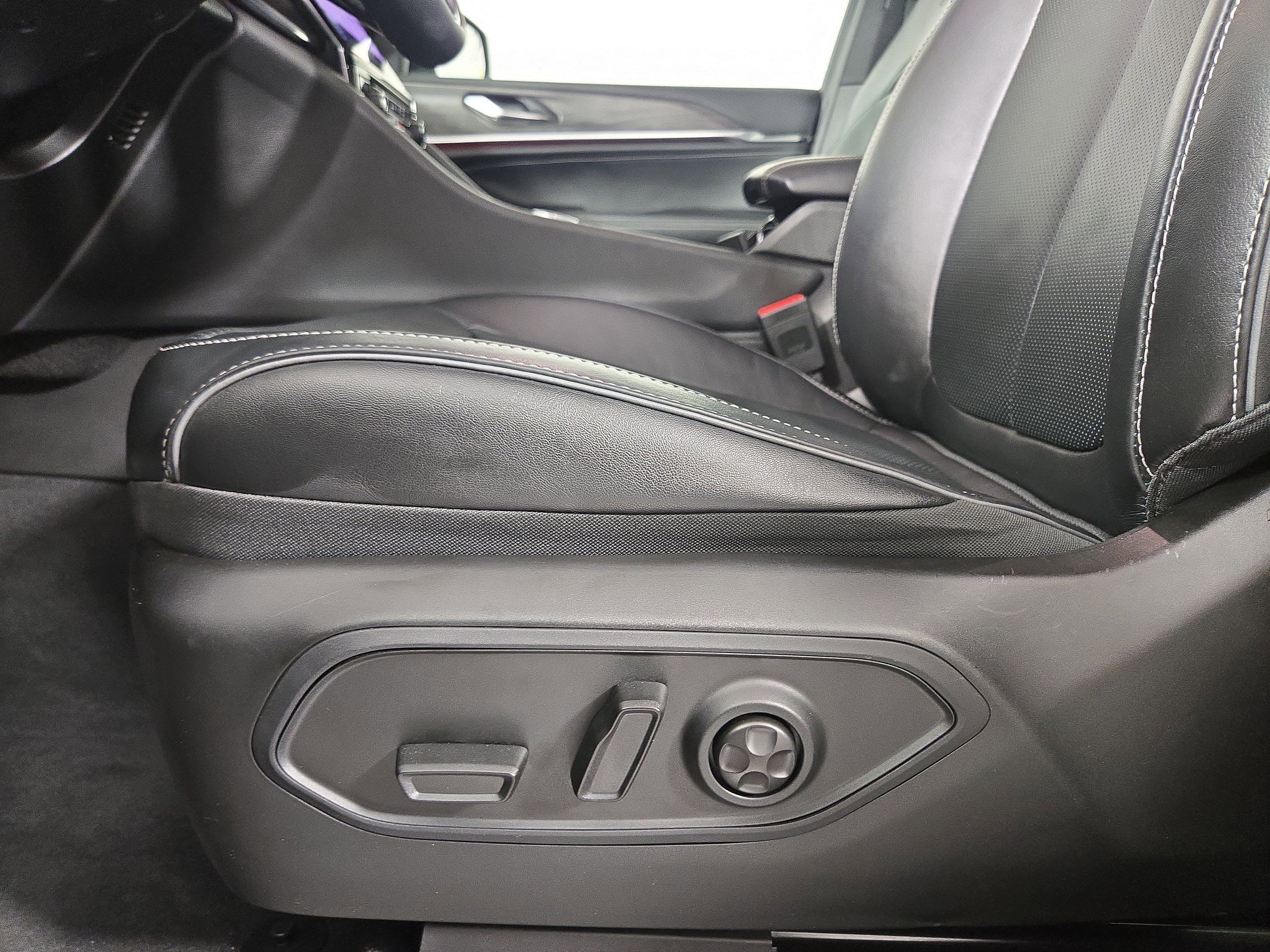 Certified 2025 Jeep Grand Cherokee Overland image 33