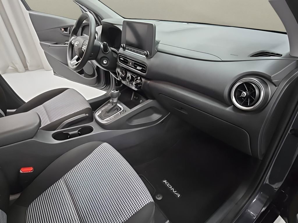 Certified 2022 Hyundai Kona SE w/ Cargo Package image 19