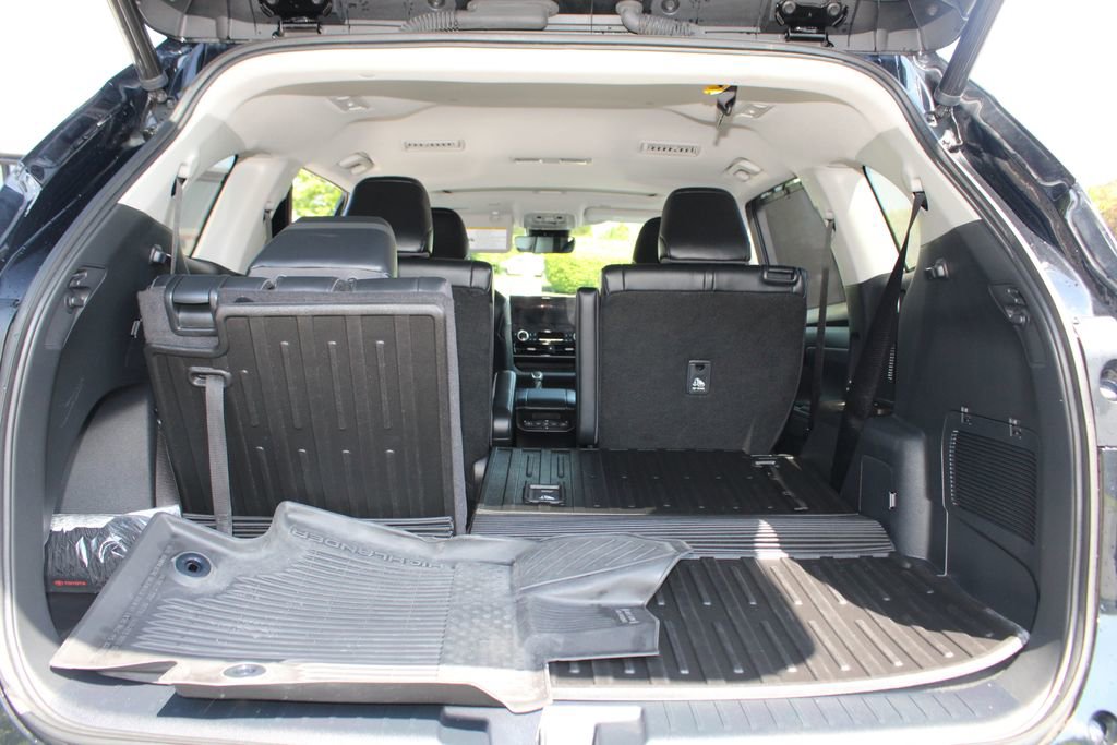Used 2023 Toyota Highlander XLE AWD/4WD image 34