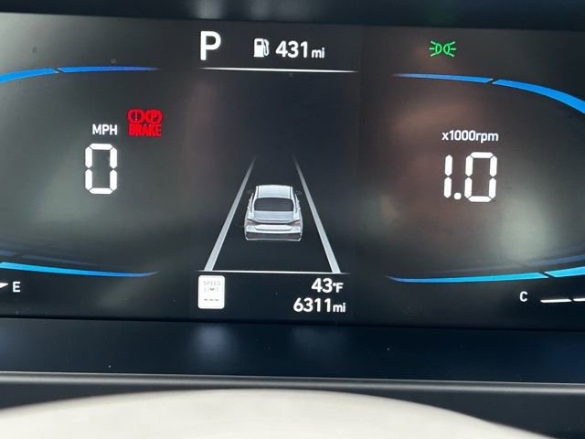 Certified 2025 Hyundai Elantra Sport image 22