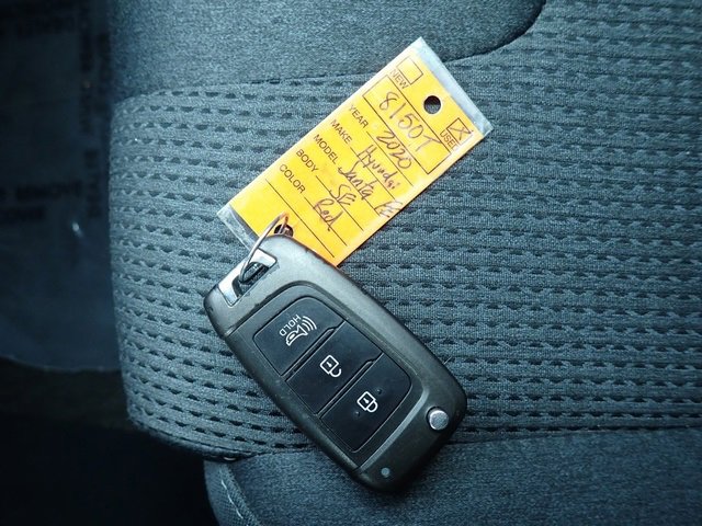 Used 2020 Hyundai Santa Fe SE image 30