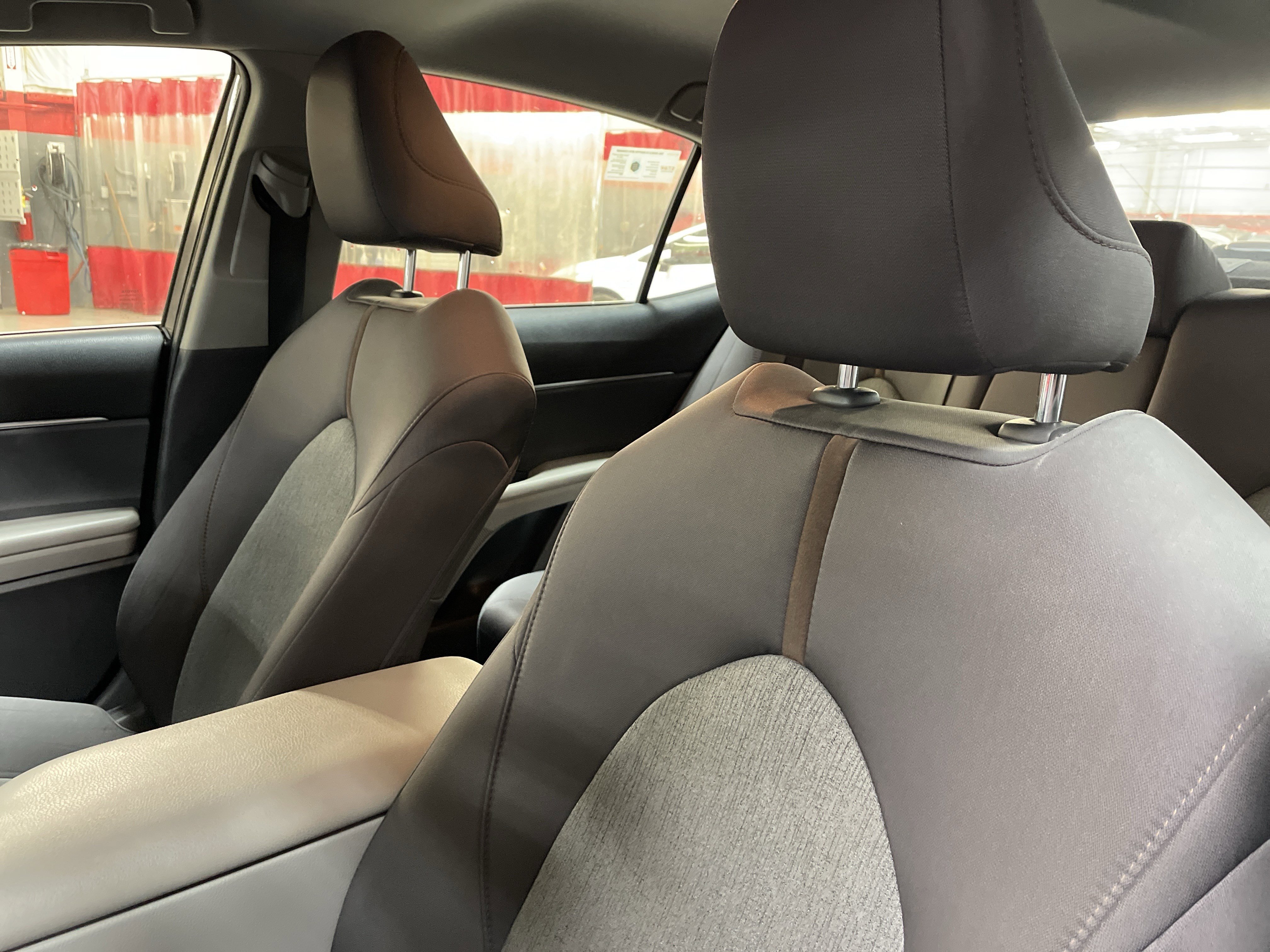 Used 2019 Toyota Camry LE w/ Convenience Package FWD image 11