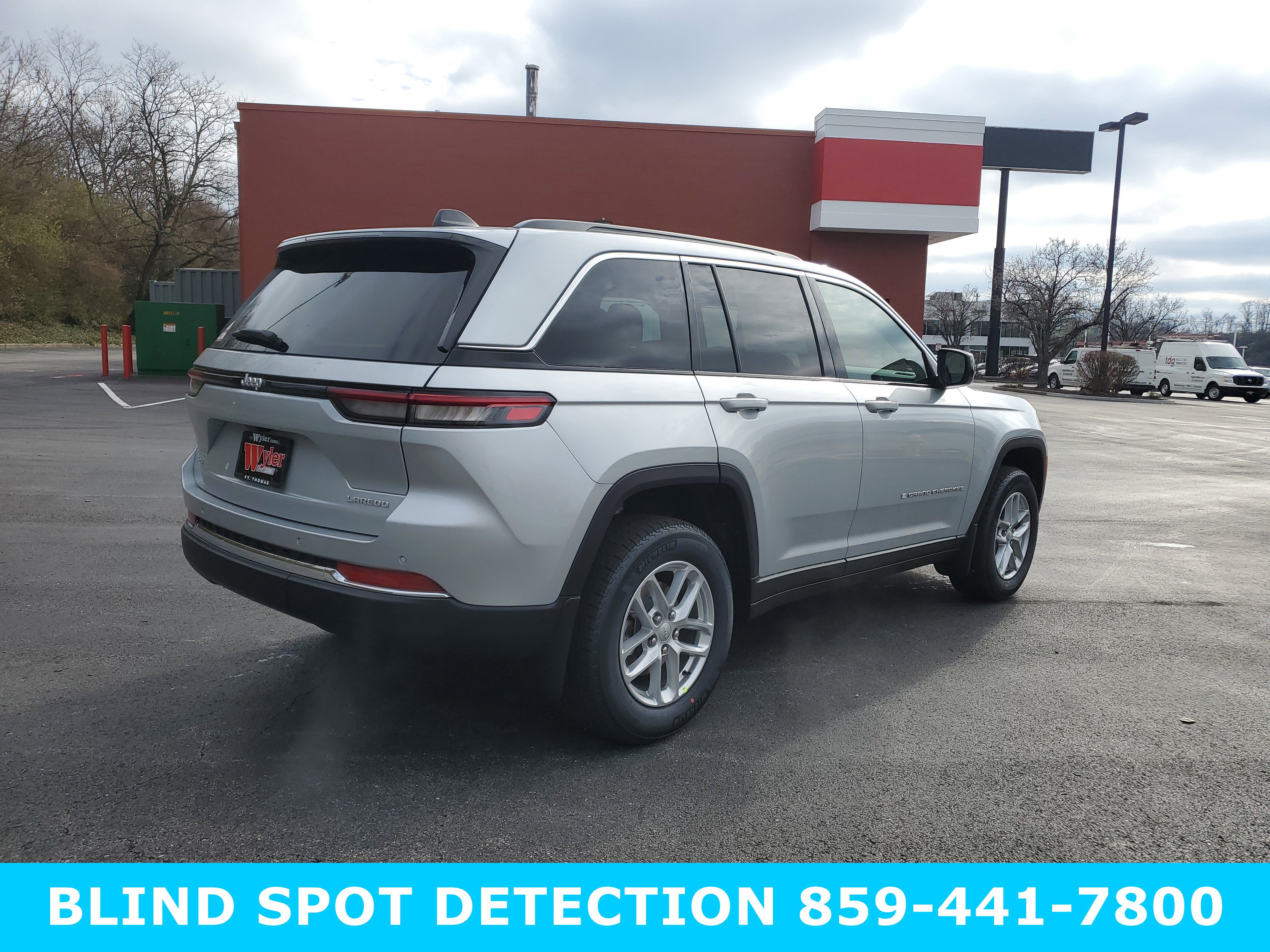 New 2025 Jeep Grand Cherokee Laredo w/ Luxury Tech Group I image 4