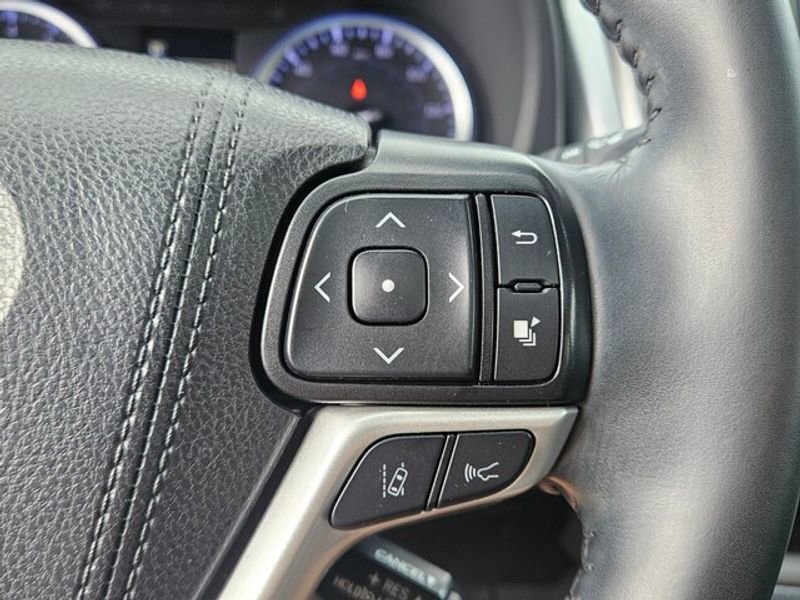 Used 2019 Toyota Highlander XLE image 31