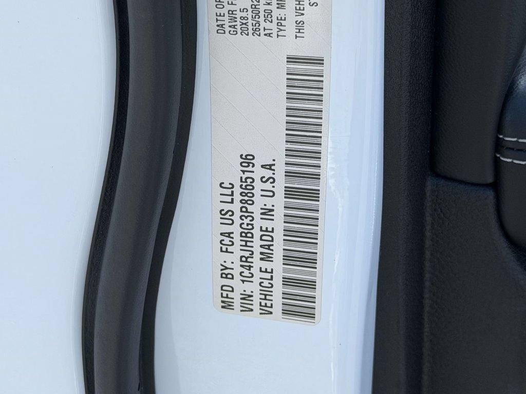 Used 2023 Jeep Grand Cherokee Limited w/ Luxury Tech Group II AWD/4WD image 31
