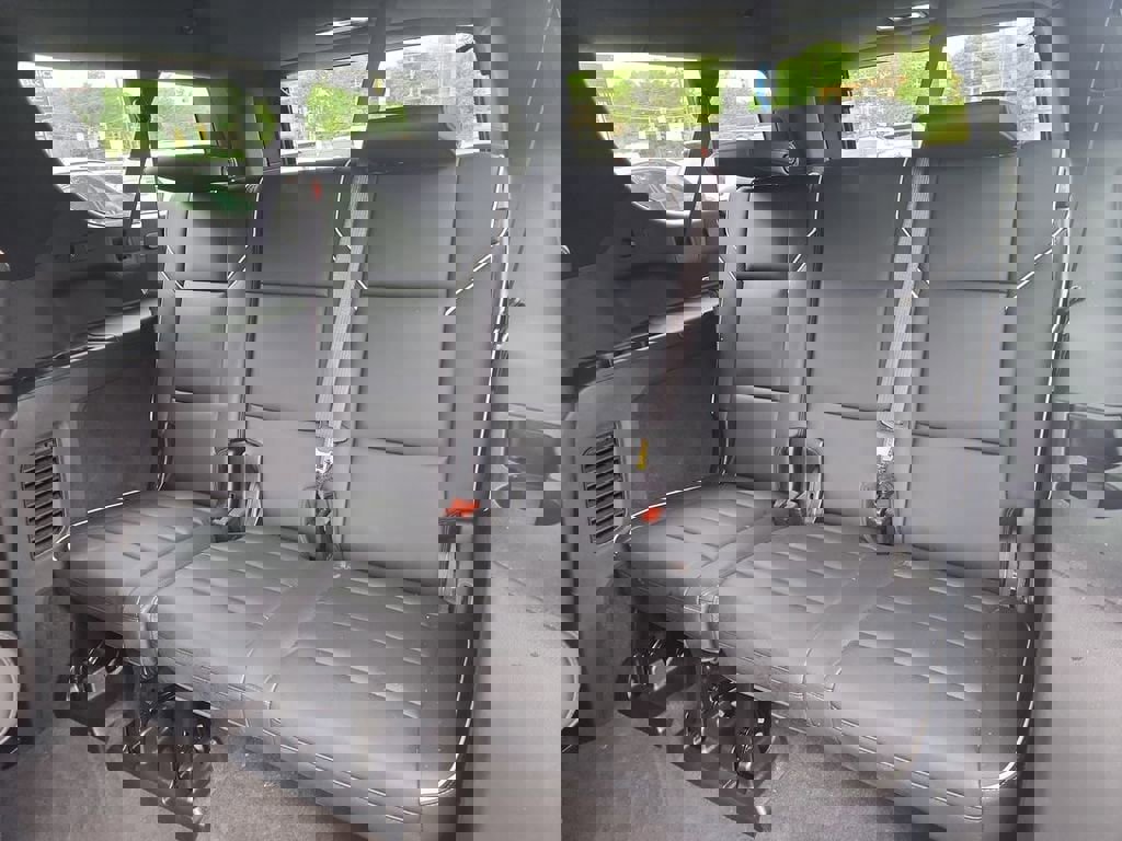 Certified 2025 Cadillac Escalade ESV Premium Luxury AWD/4WD image 35