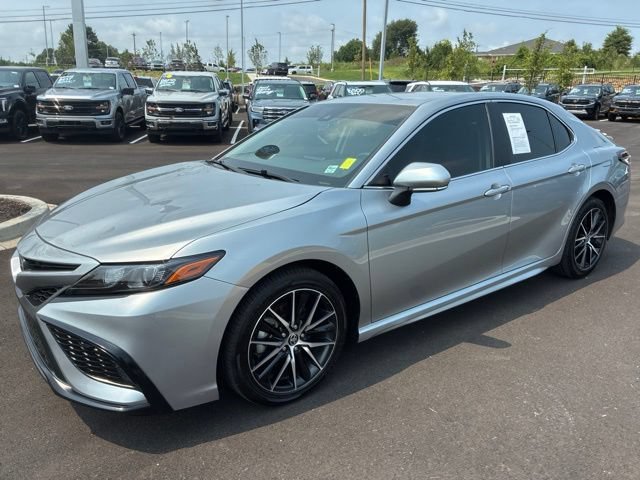 Used 2024 Toyota Camry SE FWD image 3