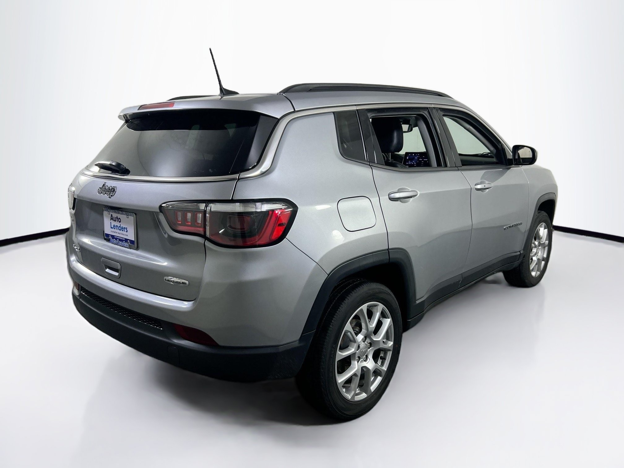 Used 2022 Jeep Compass Latitude AWD/4WD image 5