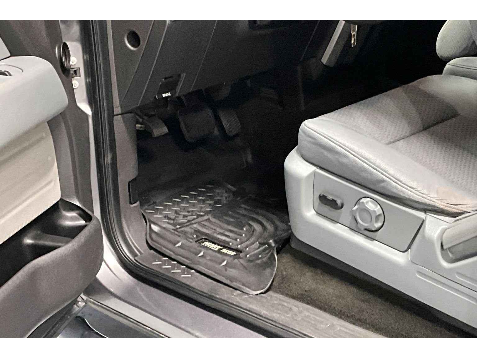 Used 2014 Ford F150 XLT w/ Equipment Group 302A Luxury AWD/4WD image 26