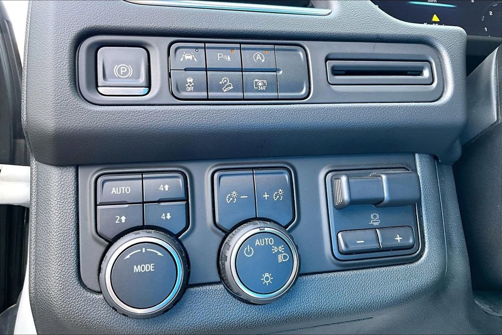 Used 2023 Chevrolet Tahoe Z71 w/ Luxury Package image 34