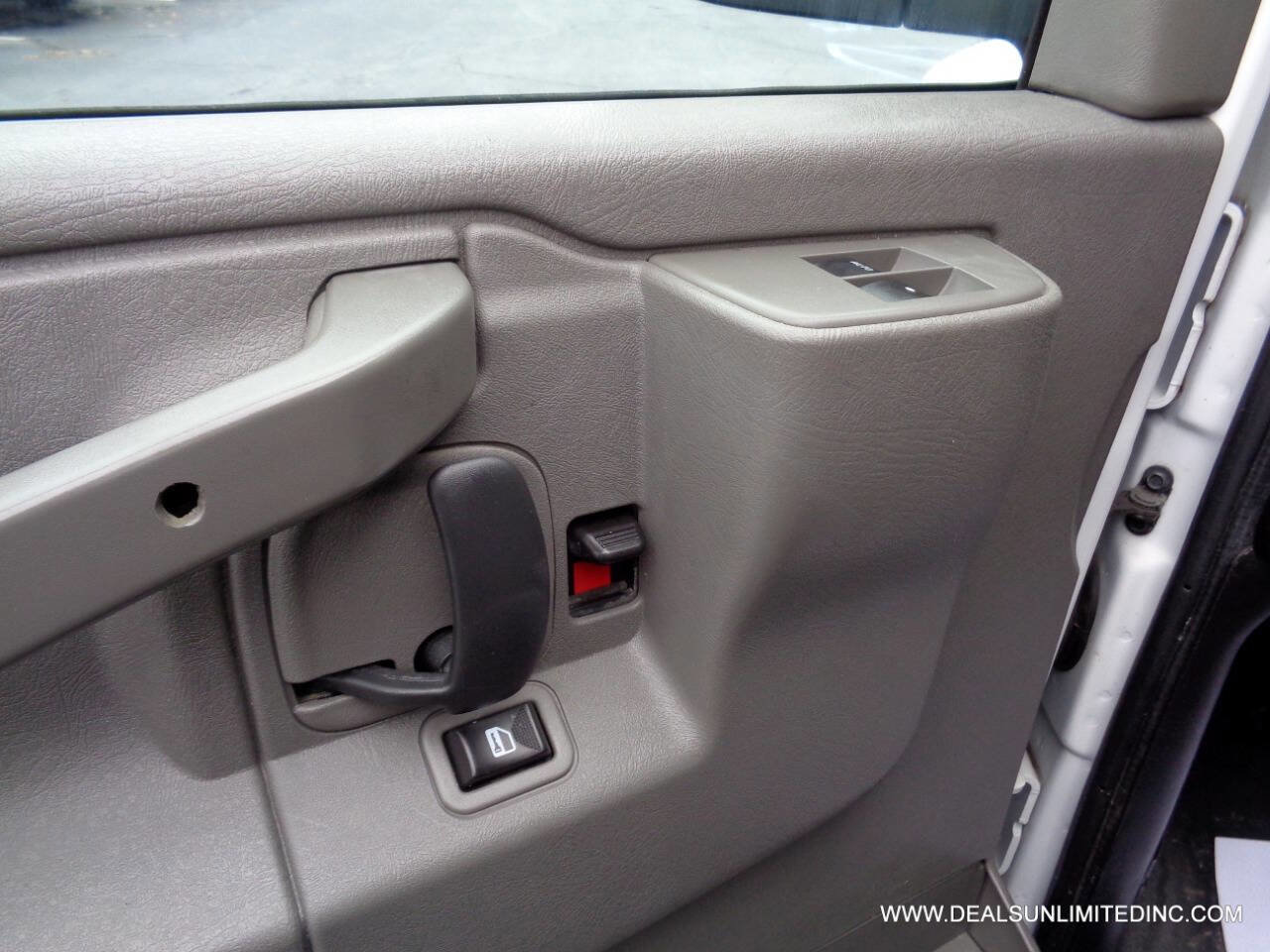 Used 2019 Chevrolet Express 2500 w/ Driver Convenience Package image 10