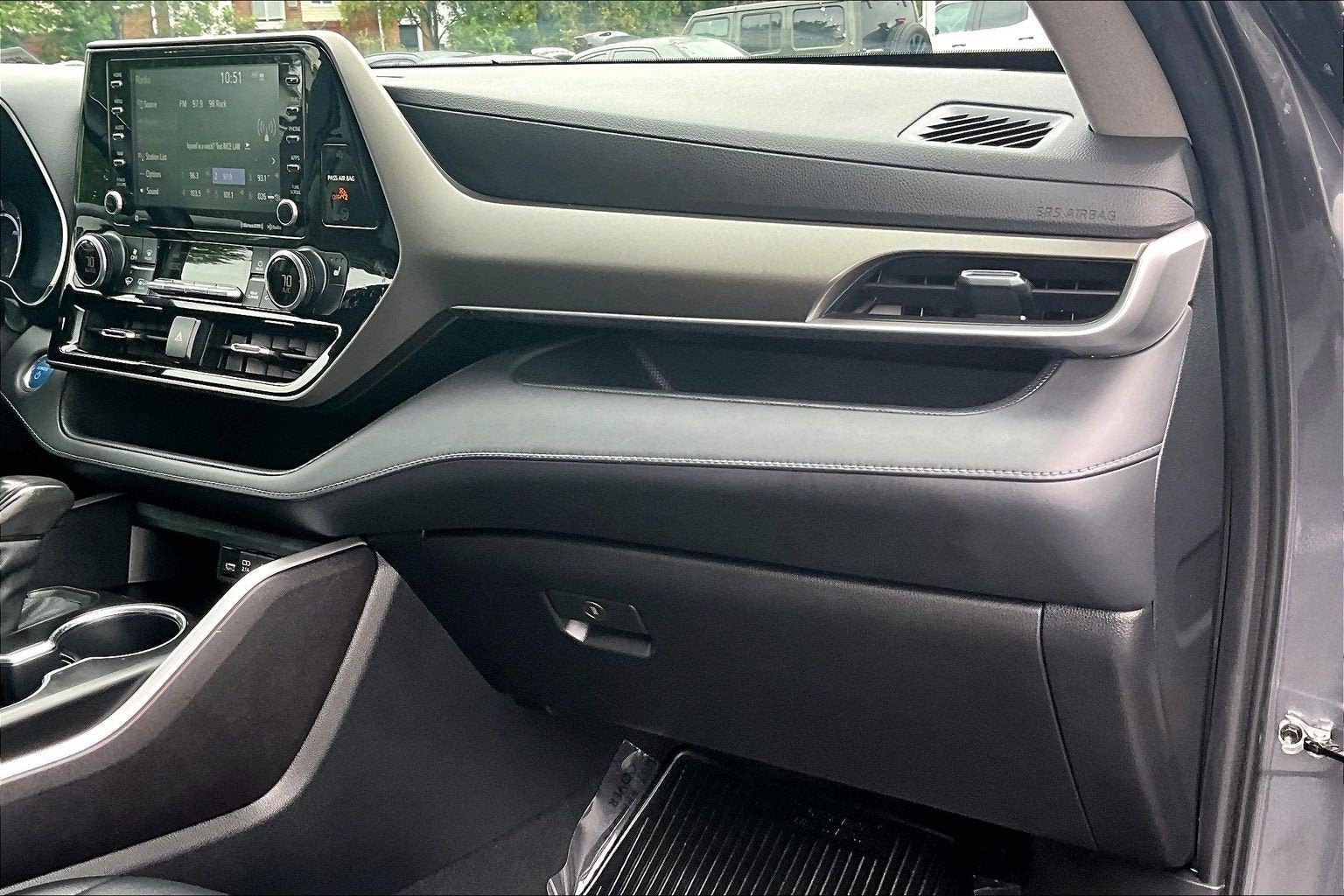 Used 2021 Toyota Highlander XLE AWD/4WD image 15