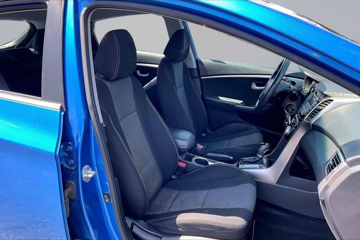 Used 2017 Hyundai Elantra GT FWD image 7