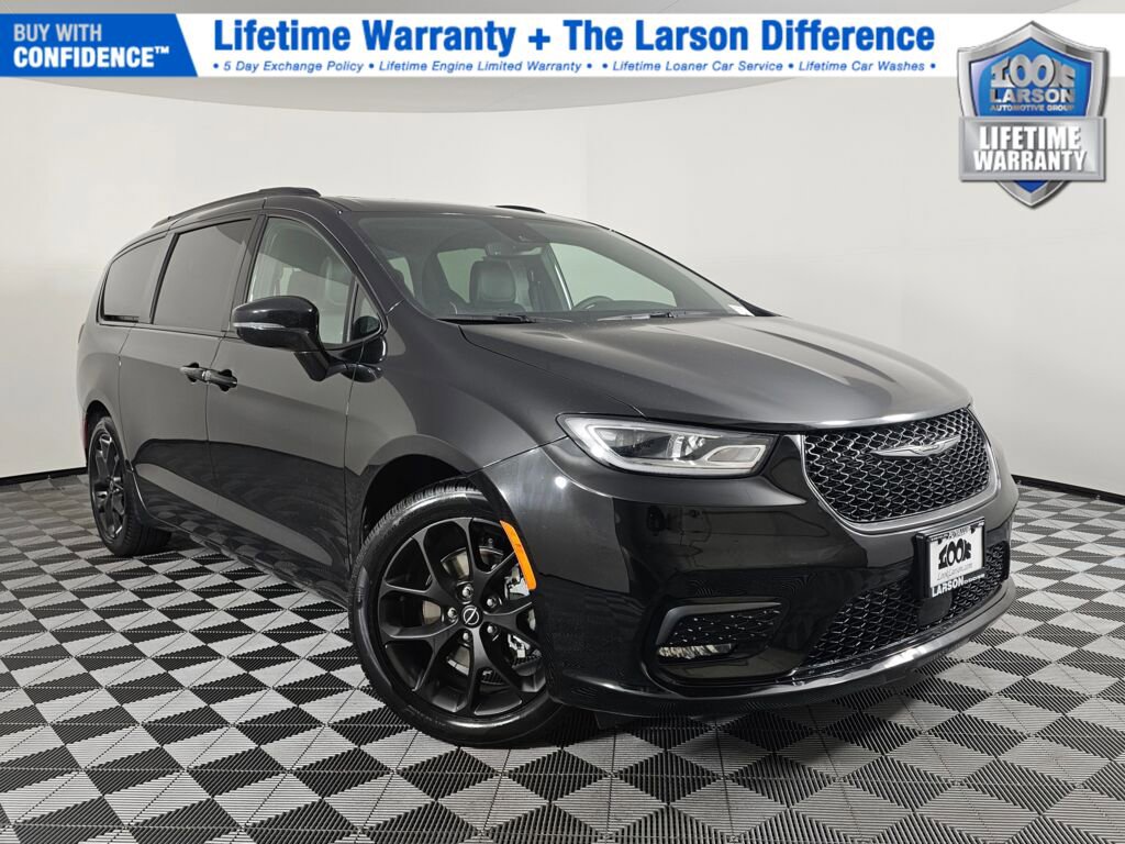 Used 2026 Chrysler Pacifica Limited w/ S Appearance Package image 1