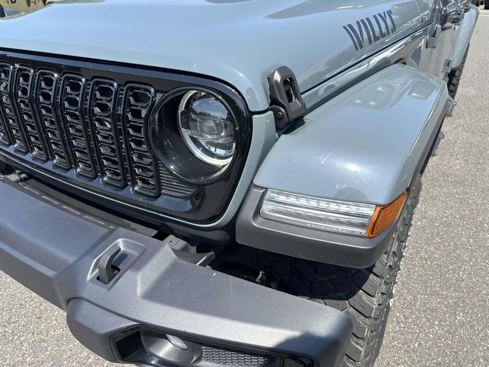 Used 2024 Jeep Gladiator Sport AWD/4WD image 7