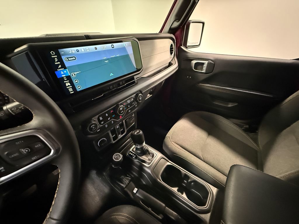 Used 2024 Jeep Wrangler Unlimited Sahara w/ Technology Group AWD/4WD image 81