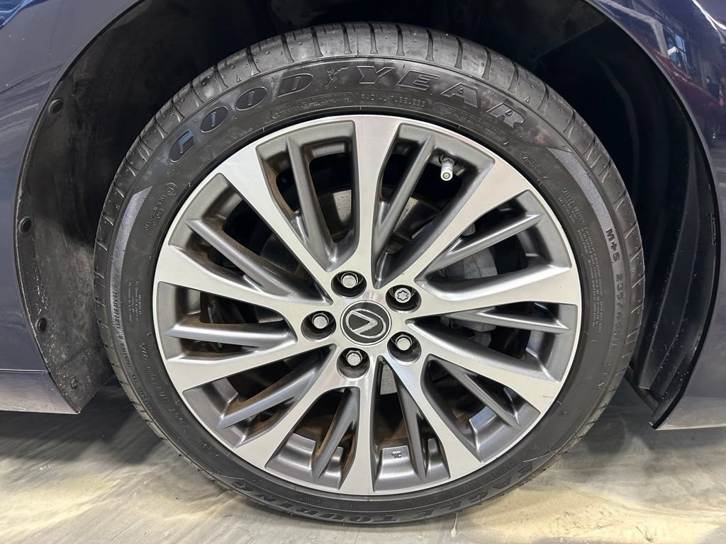 Used 2019 Lexus ES 300h w/ Premium Package FWD image 22