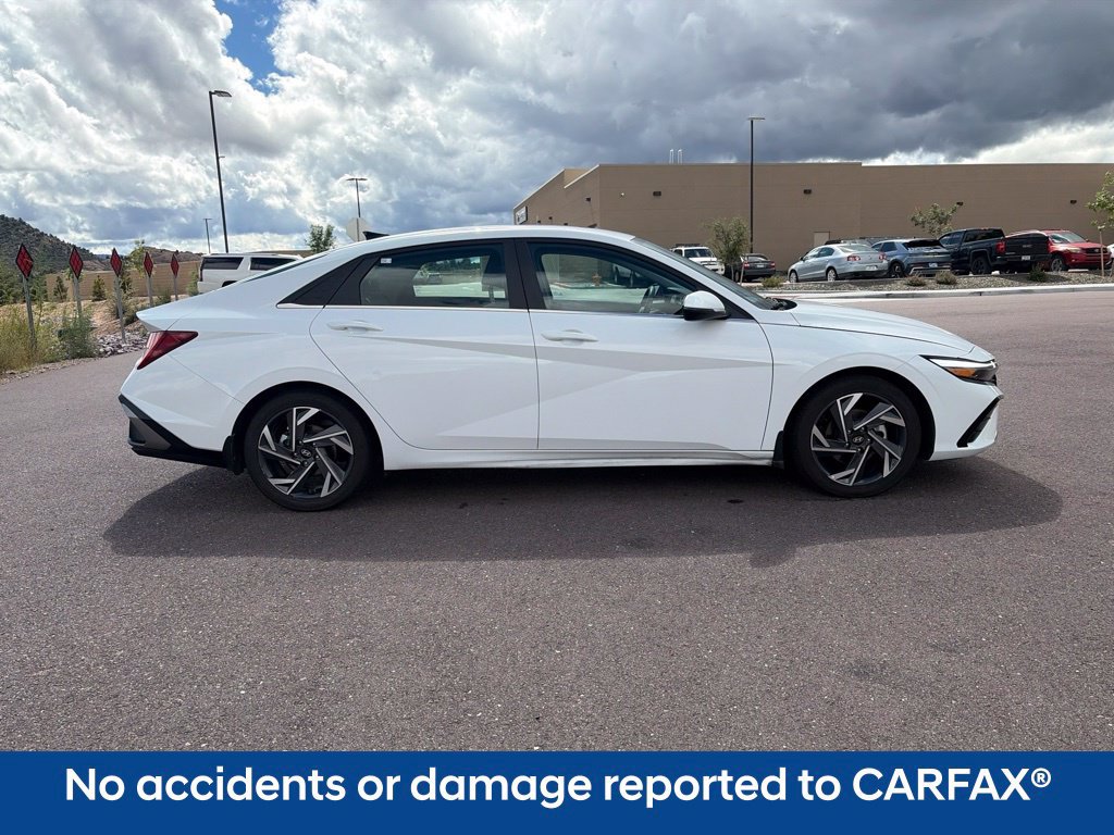 Certified 2025 Hyundai Elantra Limited FWD image 4