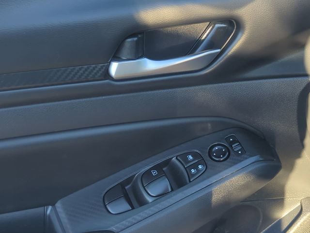 Used 2024 Nissan Altima 2.5 SV image 13