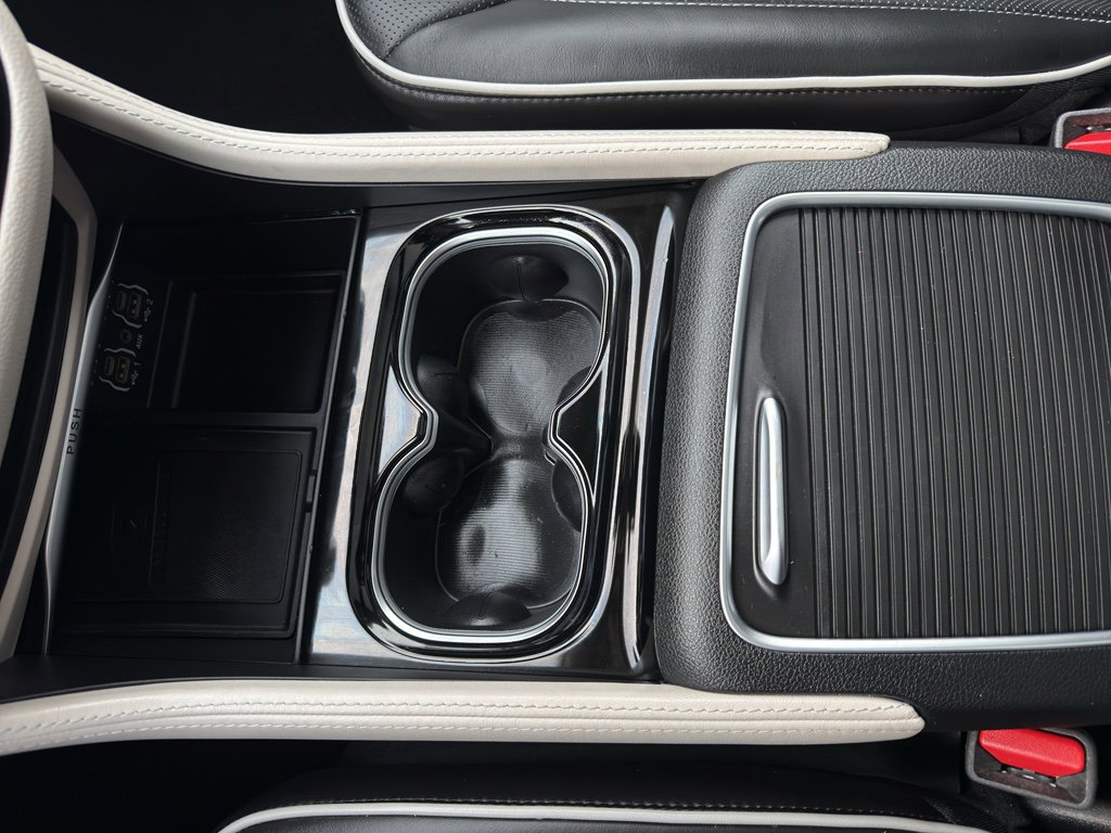 Used 2024 Chrysler Pacifica Limited image 21